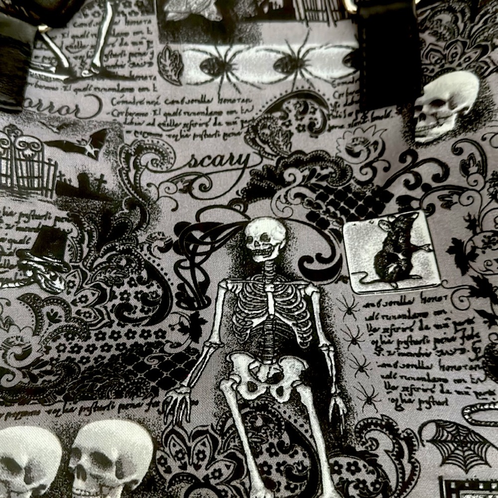 Y2K RARE SKULL 💀 POTION SATCHEL IN GREAT CONDITION - Picture 3 of 7